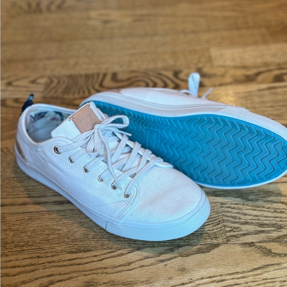 Toms Travel Lite Low Canvas Lace Up Sneaker